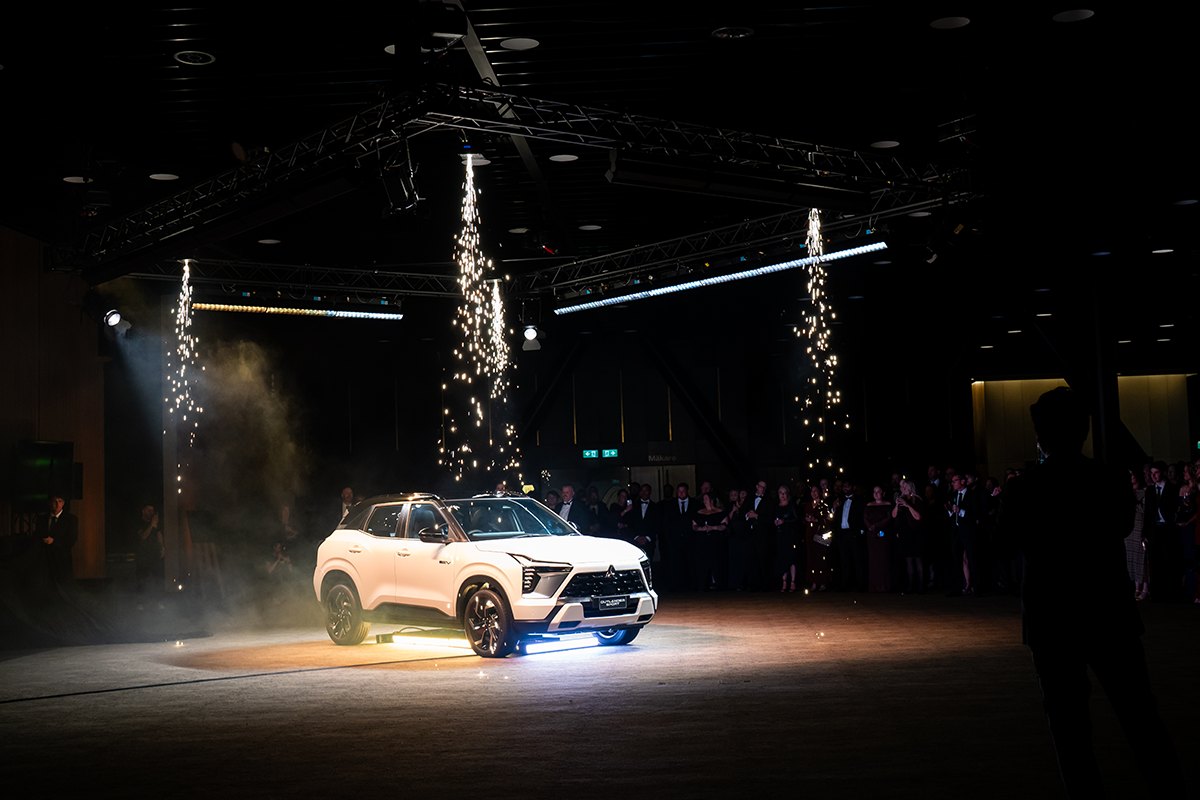 Outlander Sport HEV side profile