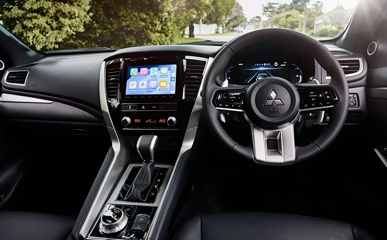 Pajero Sport dashboard, 3-spoke steering wheel and touchscreen