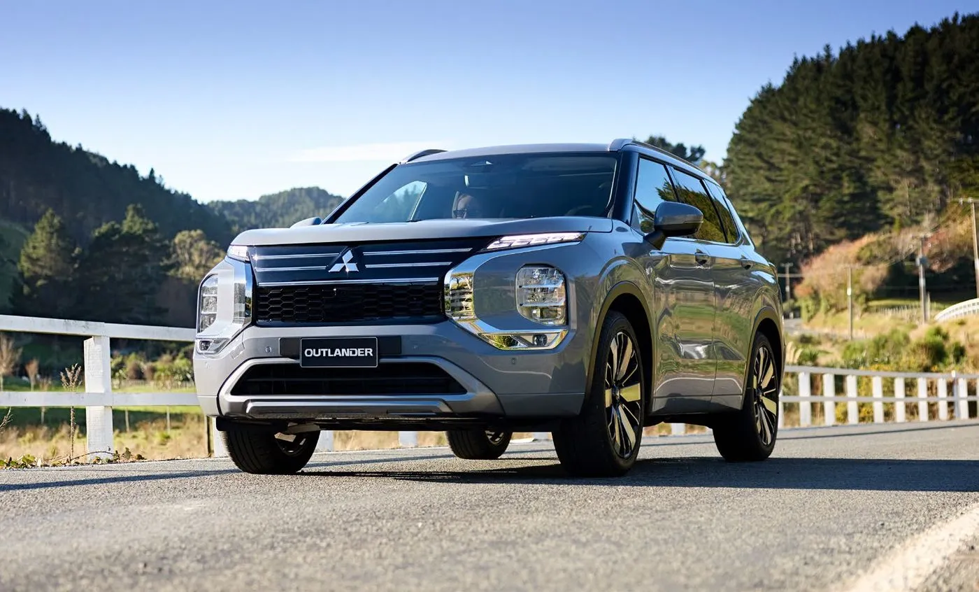 Outlander driving on a gravel road demonstrating Super All Wheel Control