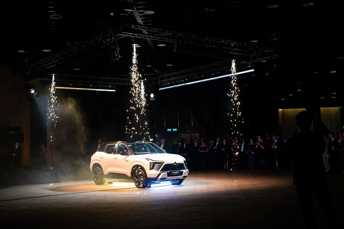 Outlander Sport HEV side profile