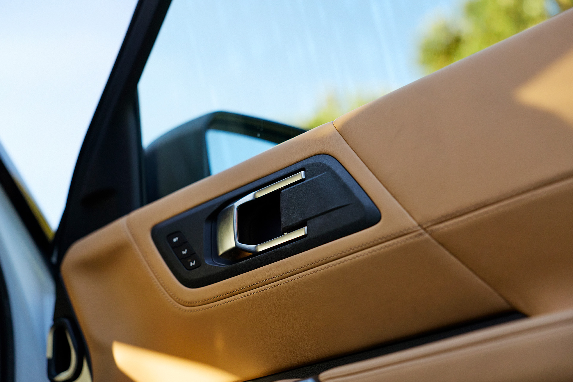 Pajero Exceed door trim with satin handle detail