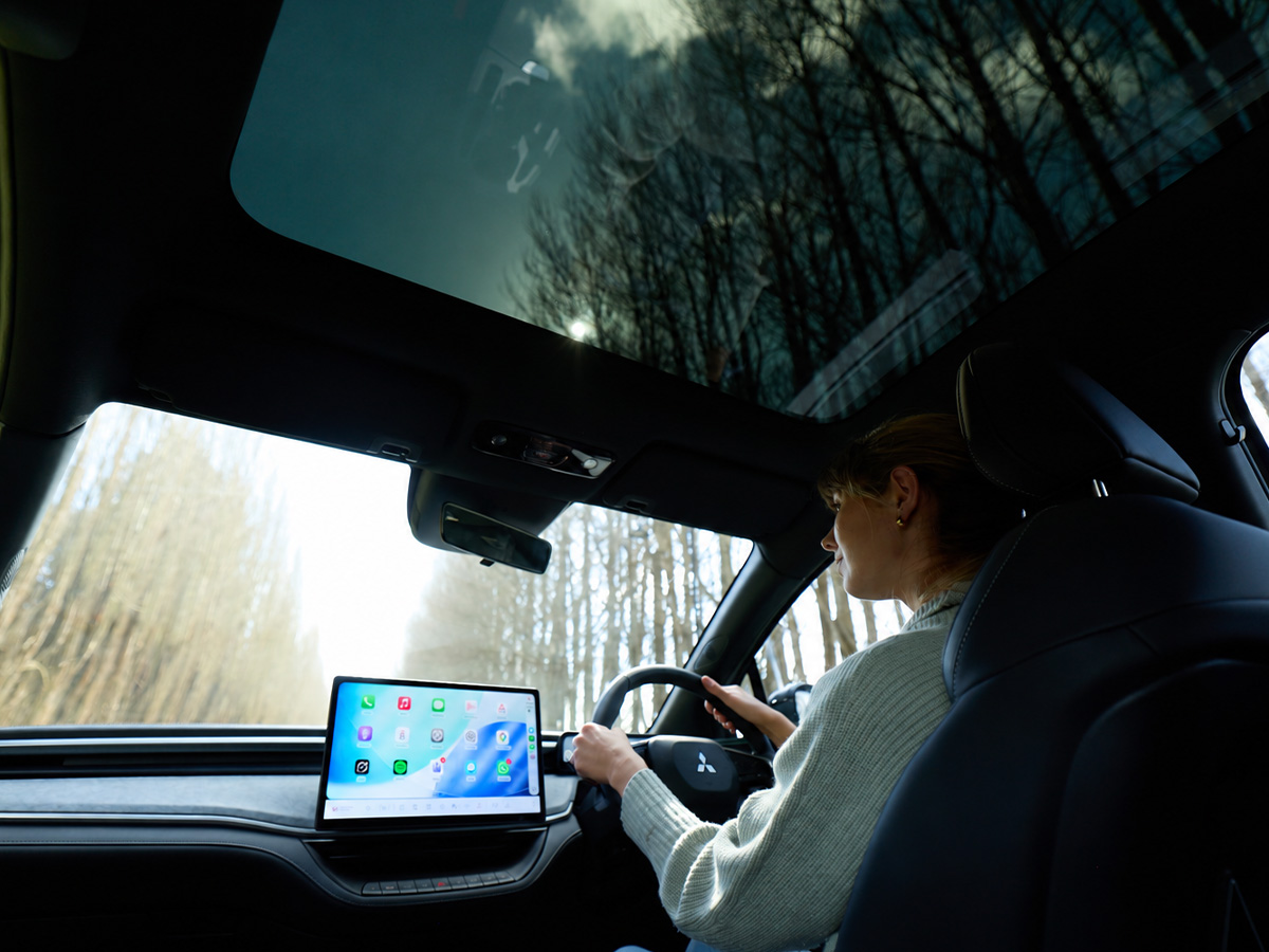 Mitsubishi ASX VR-e cabin with panoramic glass roof