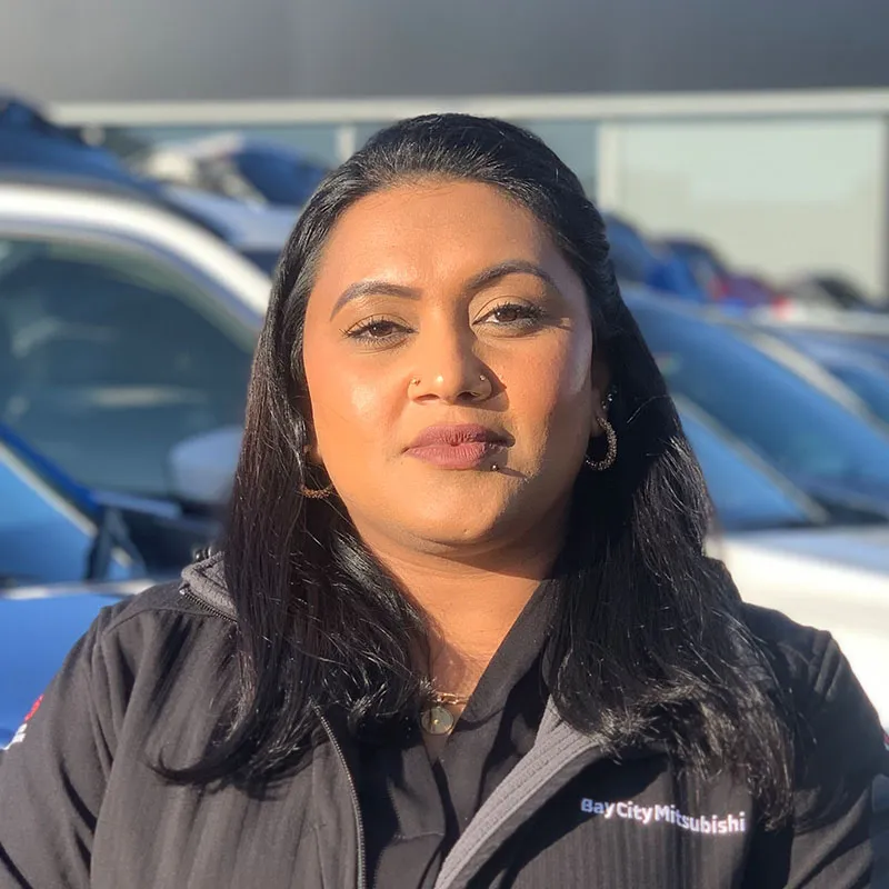 Zoya Khalid, Service Advisor