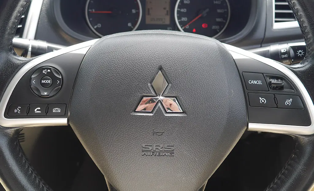2015 Mitsubishi Triton GLXR JKZ333