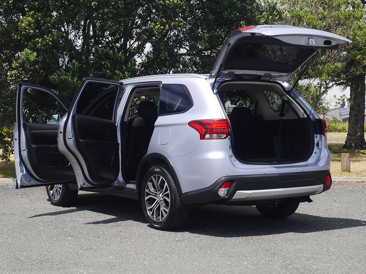 2017 Mitsubishi Outlander LS 2WD 7 Seater 2.0L Petrol Auto