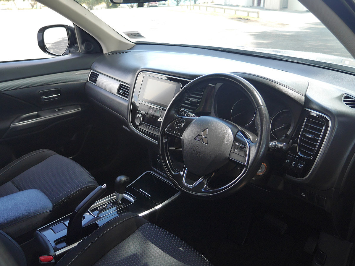 2017 Mitsubishi Outlander LS 2WD 7 Seater 2.0L Petrol Auto