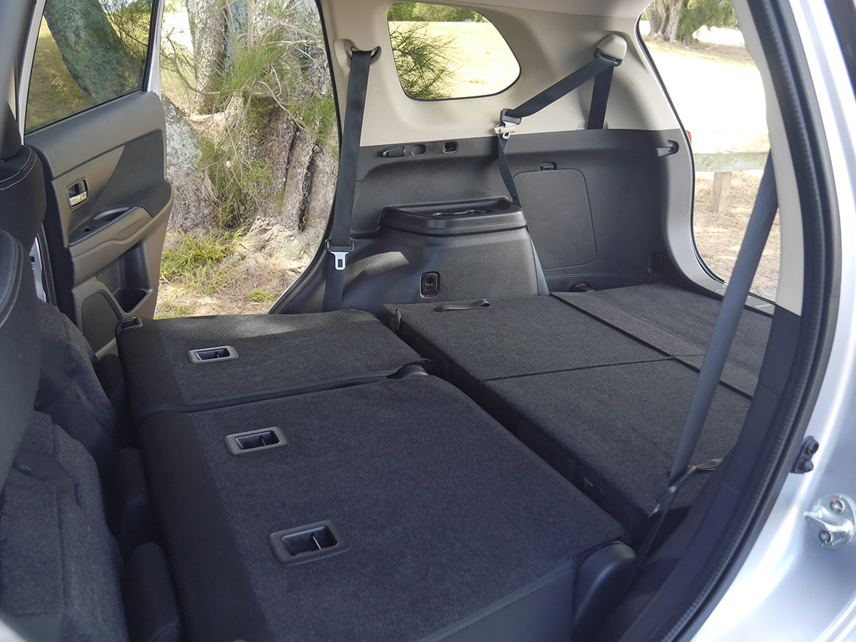 2017 Mitsubishi Outlander LS 2WD 7 Seater 2.0L Petrol Auto