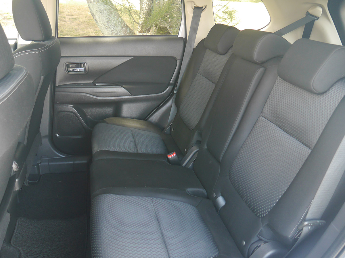 2017 Mitsubishi Outlander LS 2WD 7 Seater 2.0L Petrol Auto