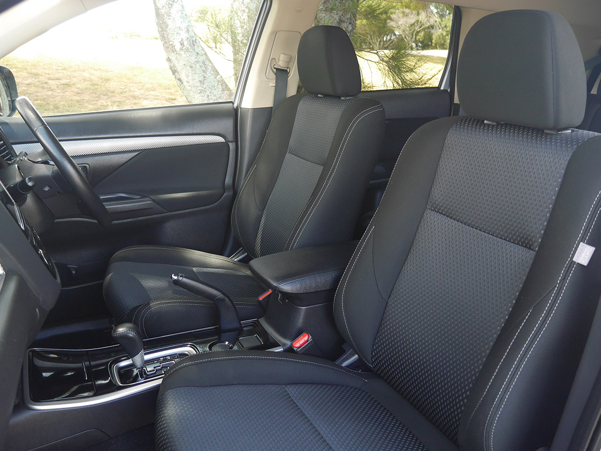 2017 Mitsubishi Outlander LS 2WD 7 Seater 2.0L Petrol Auto