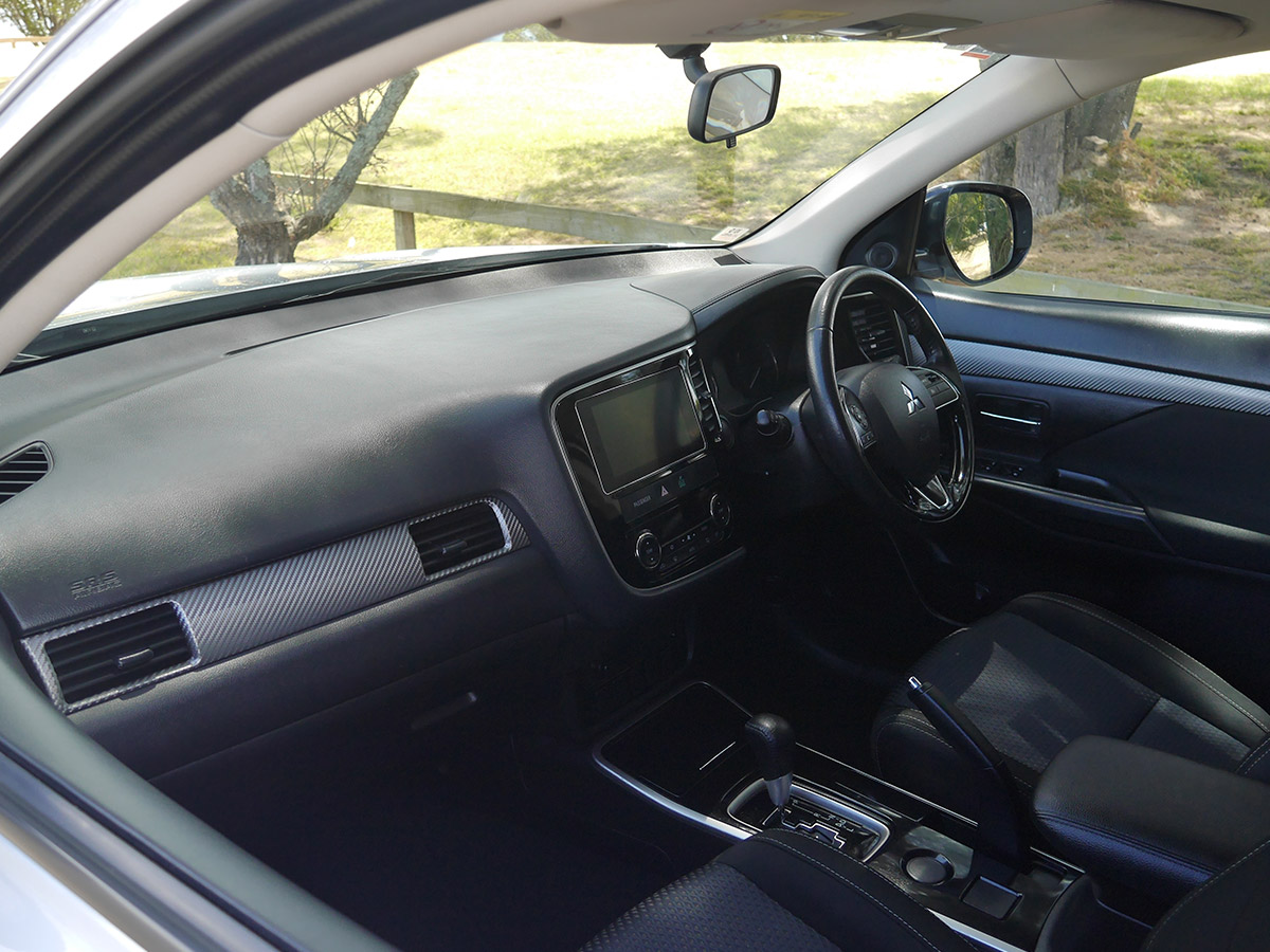 2017 Mitsubishi Outlander LS 2WD 7 Seater 2.0L Petrol Auto