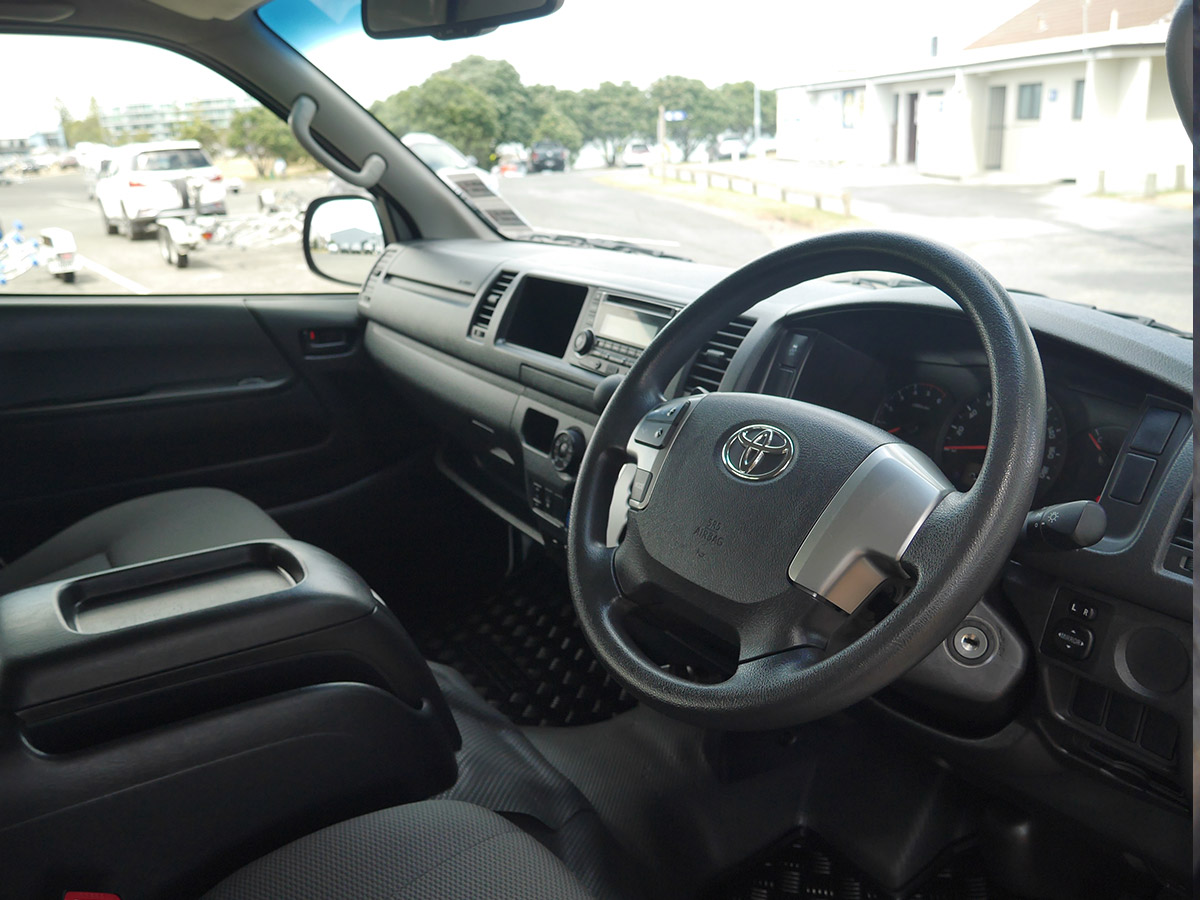 2017 Toyota Hiace Minibus TD 3.0L Diesel Turbo