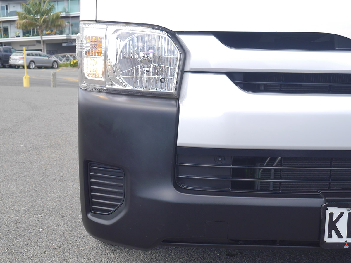 2017 Toyota Hiace Minibus TD 3.0L Diesel Turbo