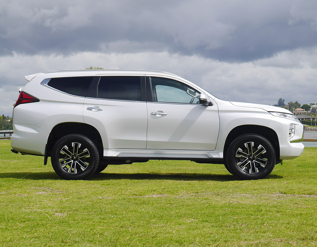 2020 Mitsubishi Pajero Sport VRX