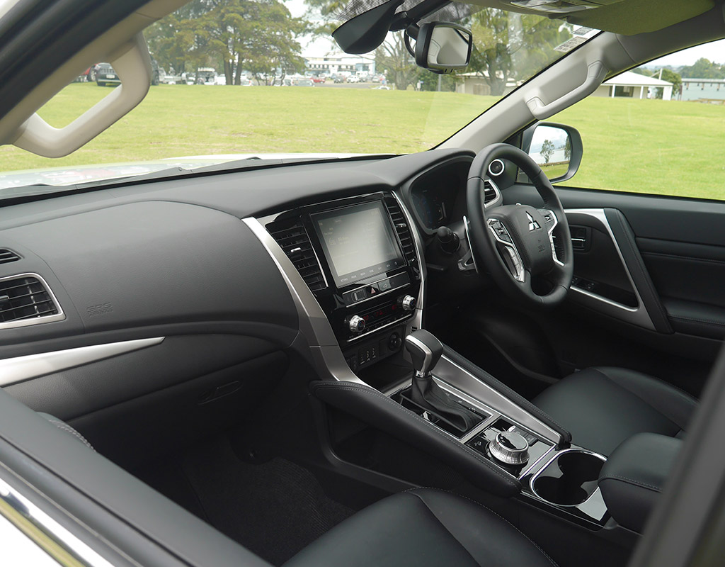 2020 Mitsubishi Pajero Sport VRX