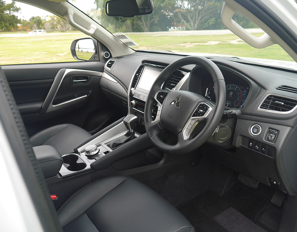 2020 Mitsubishi Pajero Sport VRX