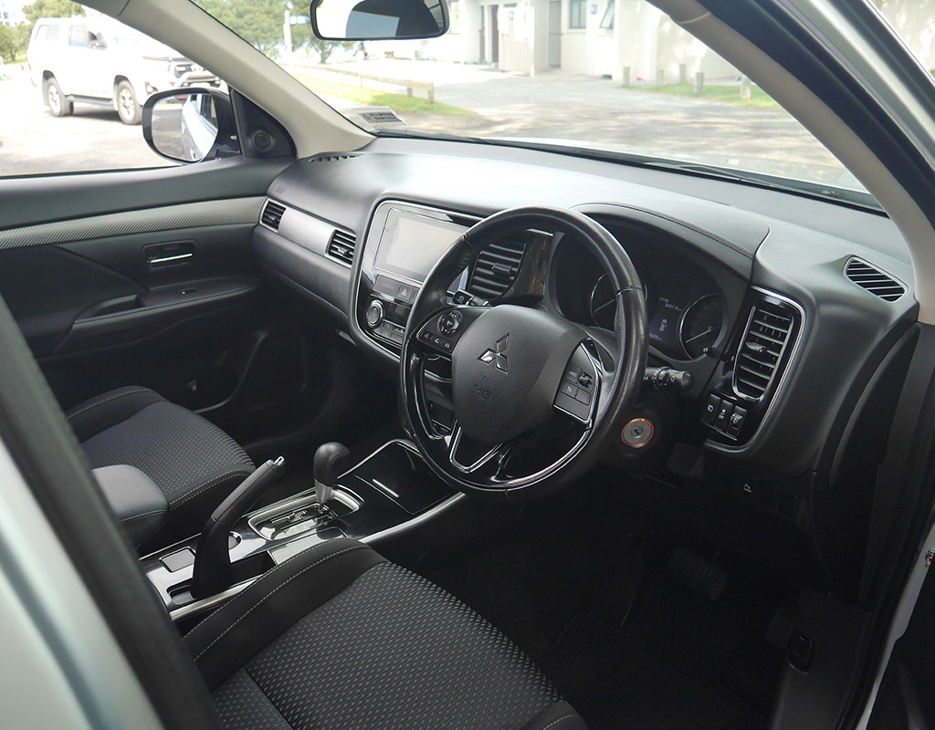 2017 Mitsubishi Outlander LS 2.0 Litre 2WD 7 Seater