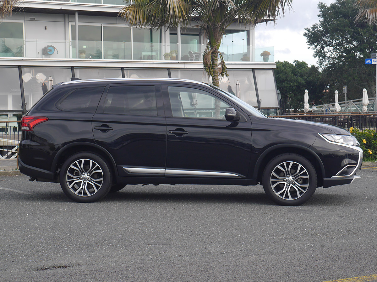 2018 Mitsubishi Outlander XLS 4WD 7 Seater 2.4L Petrol Automatic