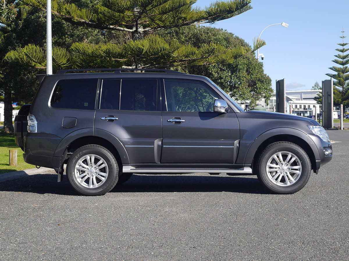 2020 Mitsubishi Pajero Exceed 7 Seater 3.2L Diesel 4WD Automatic