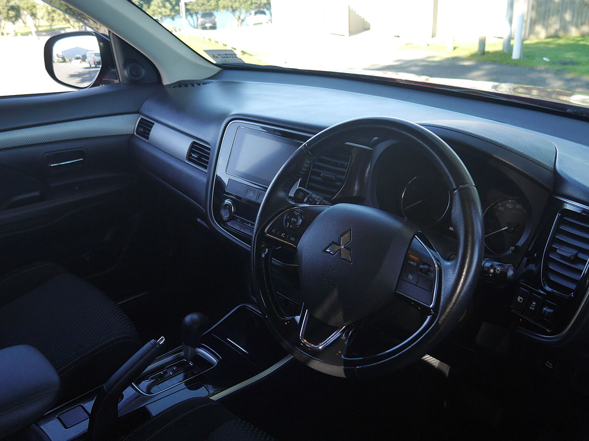 2017 Mitsubishi Outlander LS 2.0L Petrol Auto 7 Seater LS 2.0L Petrol Auto 7 Seater