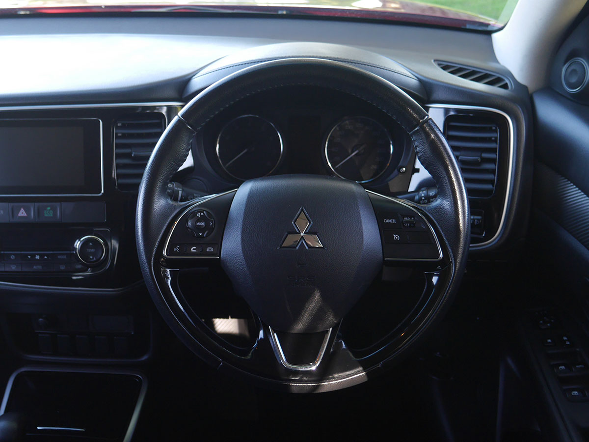 2017 Mitsubishi Outlander LS 2.0L Petrol Auto 7 Seater LS 2.0L Petrol Auto 7 Seater