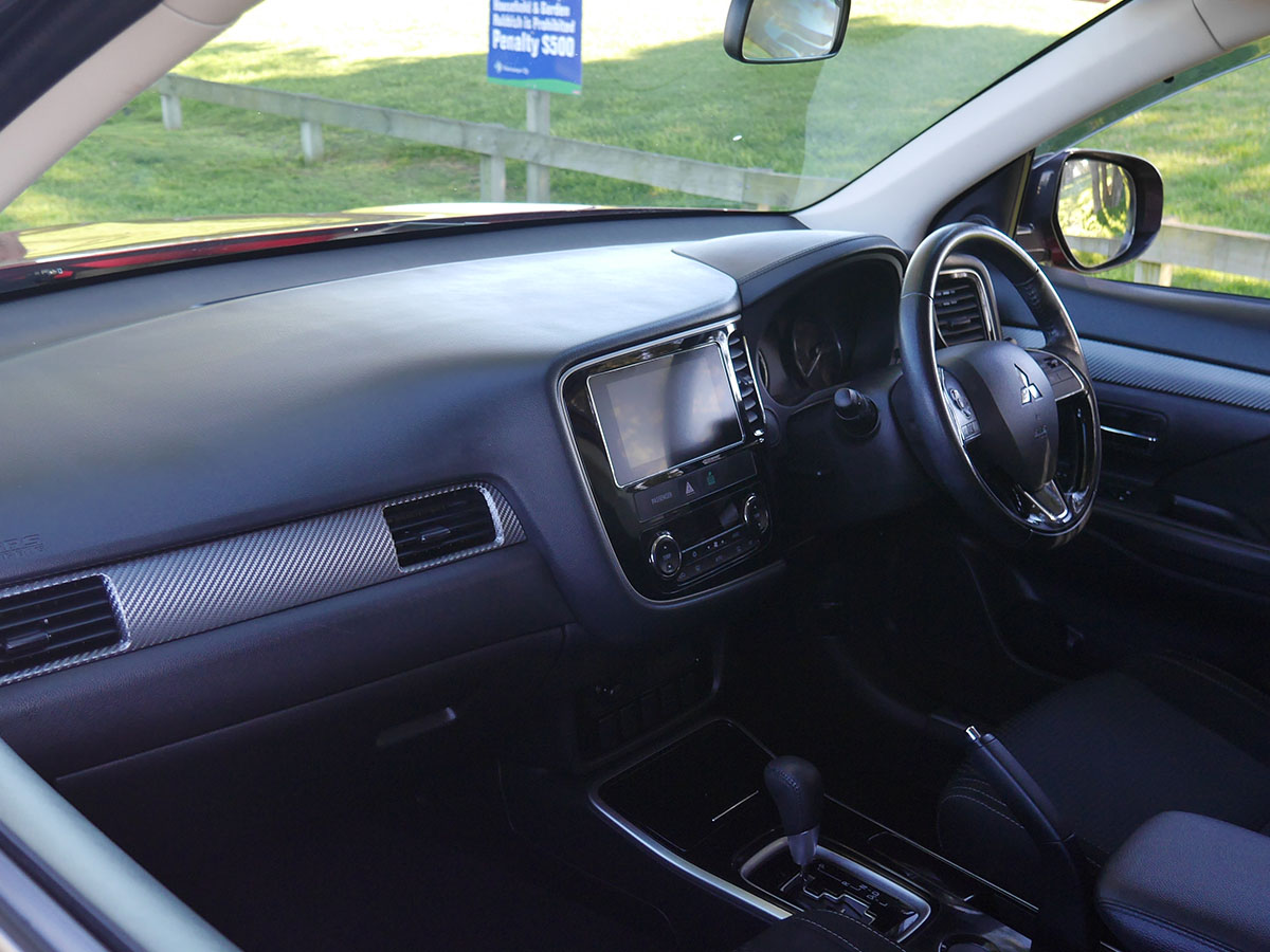 2017 Mitsubishi Outlander LS 2.0L Petrol Auto 7 Seater LS 2.0L Petrol Auto 7 Seater