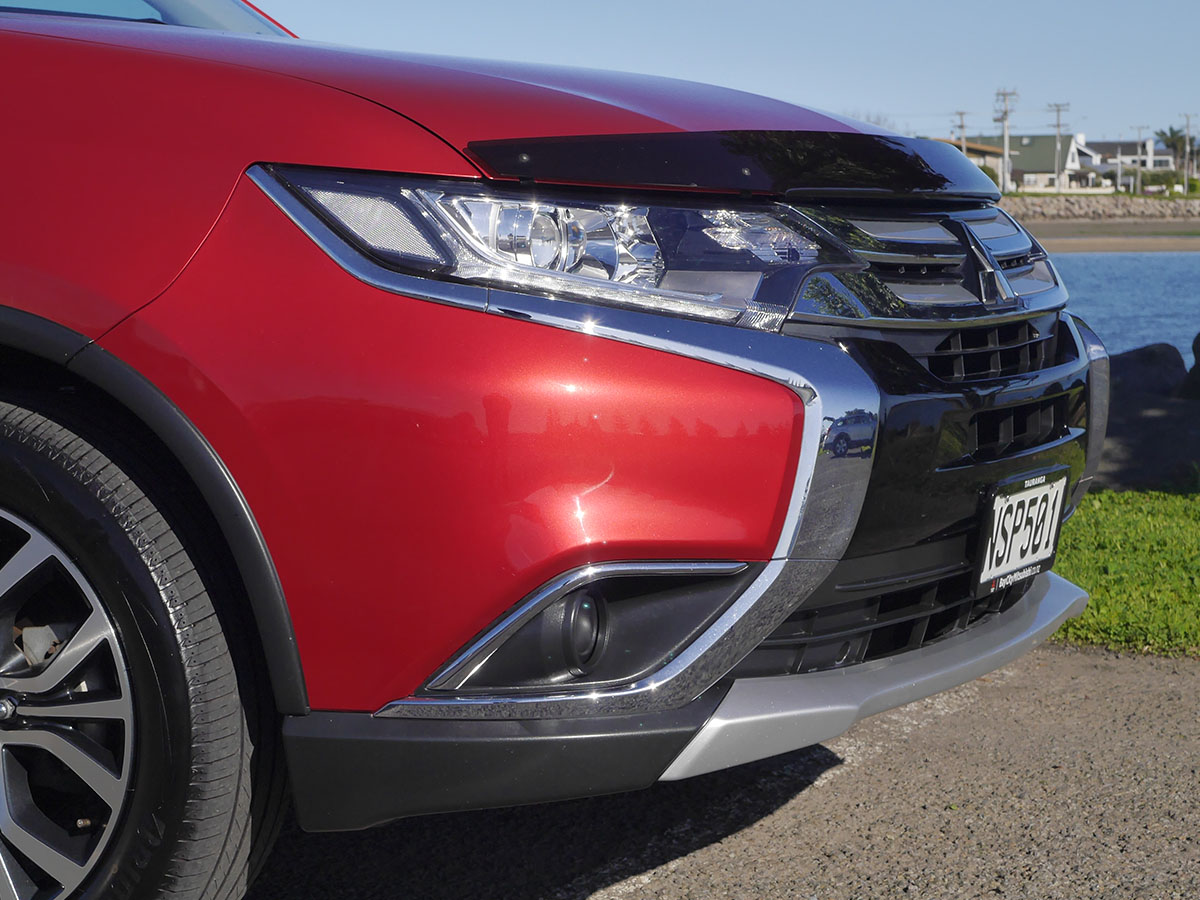 2017 Mitsubishi Outlander LS 2.0L Petrol Auto 7 Seater LS 2.0L Petrol Auto 7 Seater