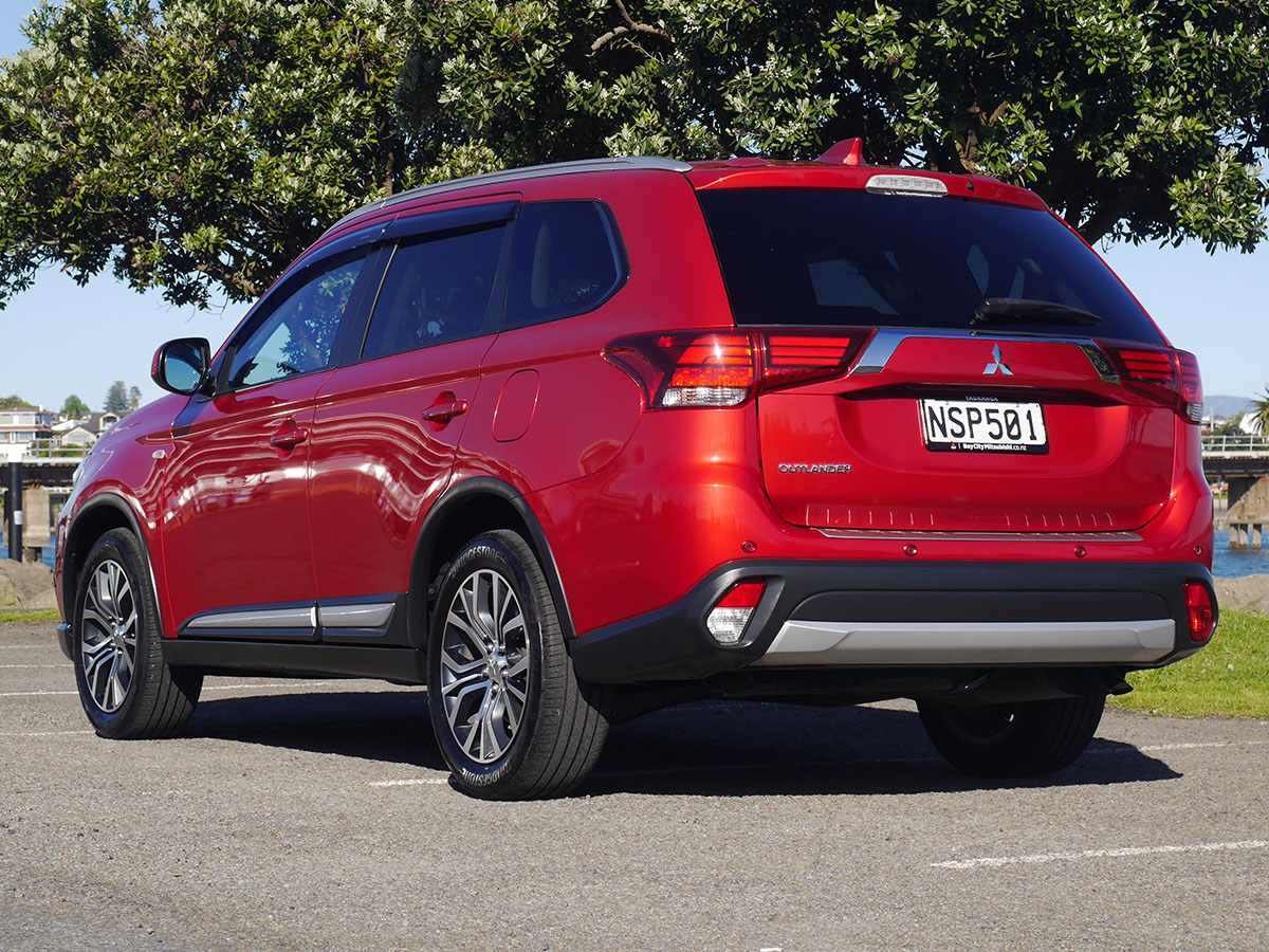 2017 Mitsubishi Outlander LS 2.0L Petrol Auto 7 Seater LS 2.0L Petrol Auto 7 Seater