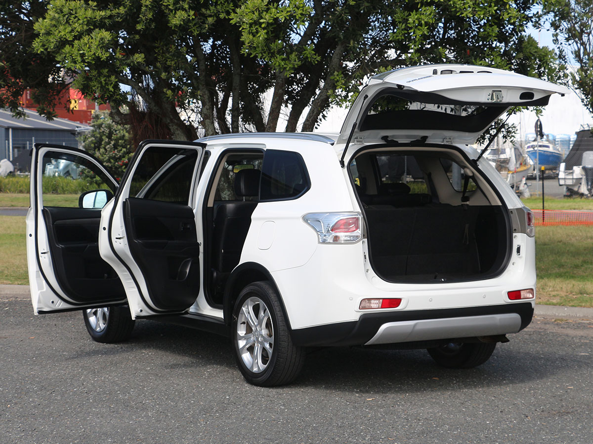 2014 Mitsubishi Outlander XLS 2.4L Petrol 4WD 7 Seater