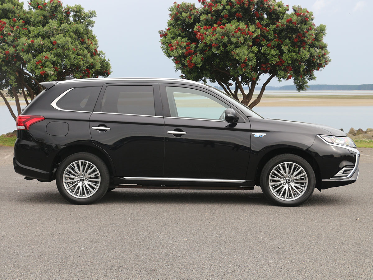 2018 Mitsubishi Outlander VRX PHEV 4WD