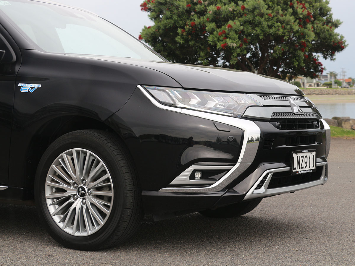 2018 Mitsubishi Outlander VRX PHEV 4WD
