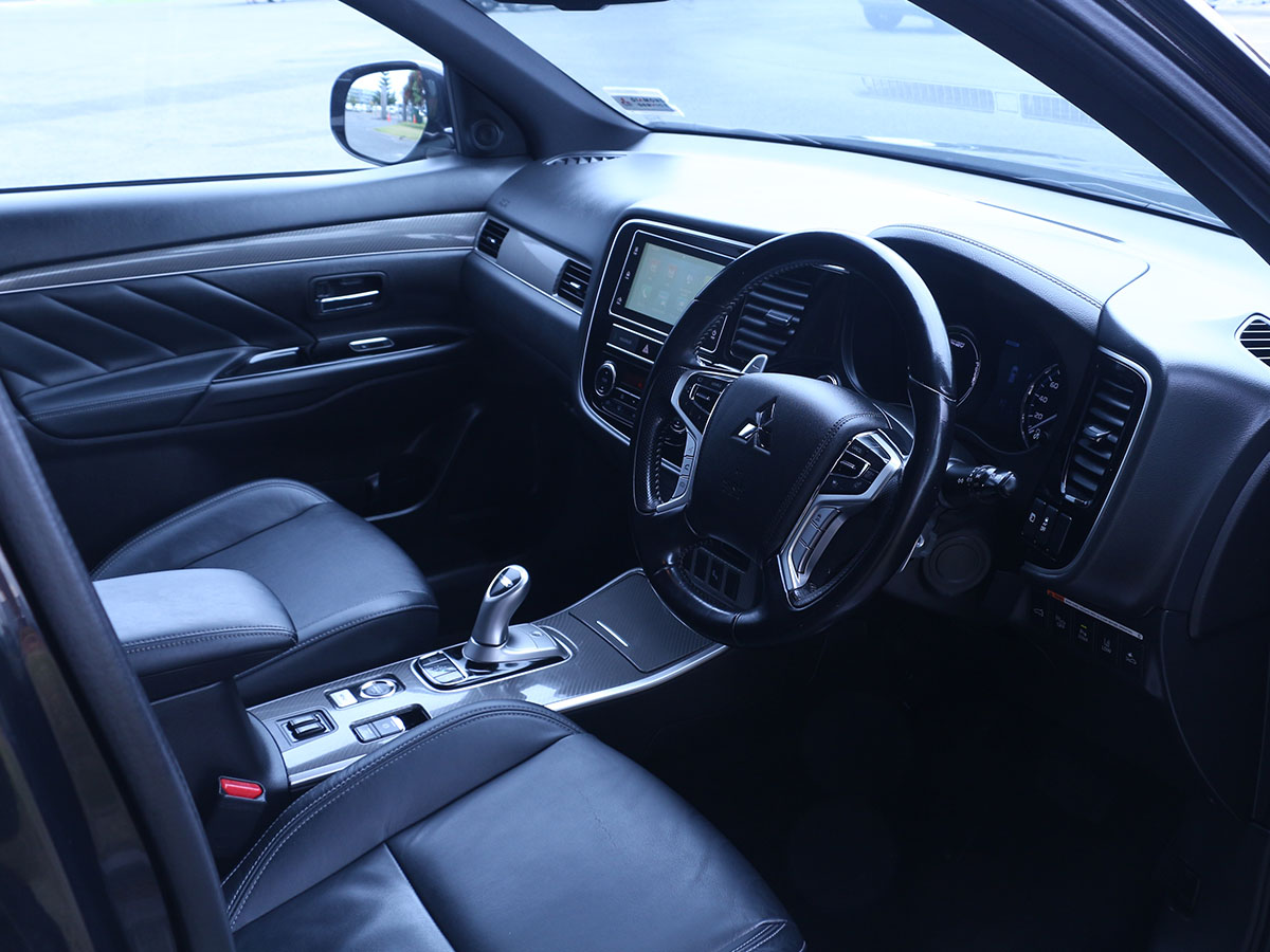 2018 Mitsubishi Outlander VRX PHEV 4WD