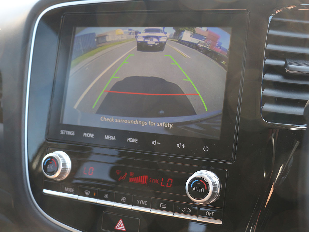 2021 Mitsubishi Outlander PHEV 4WD XLS