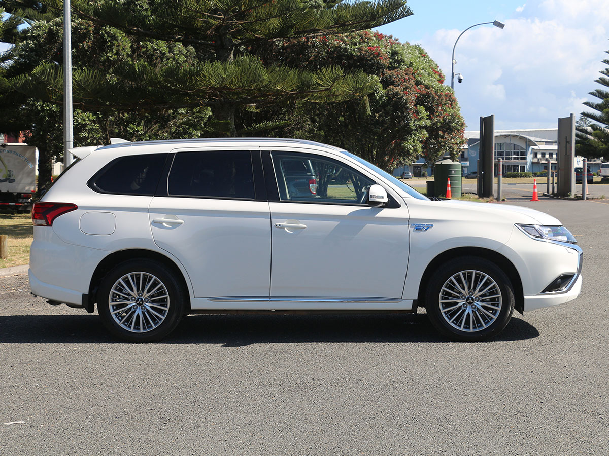 2021 Mitsubishi Outlander PHEV 4WD XLS