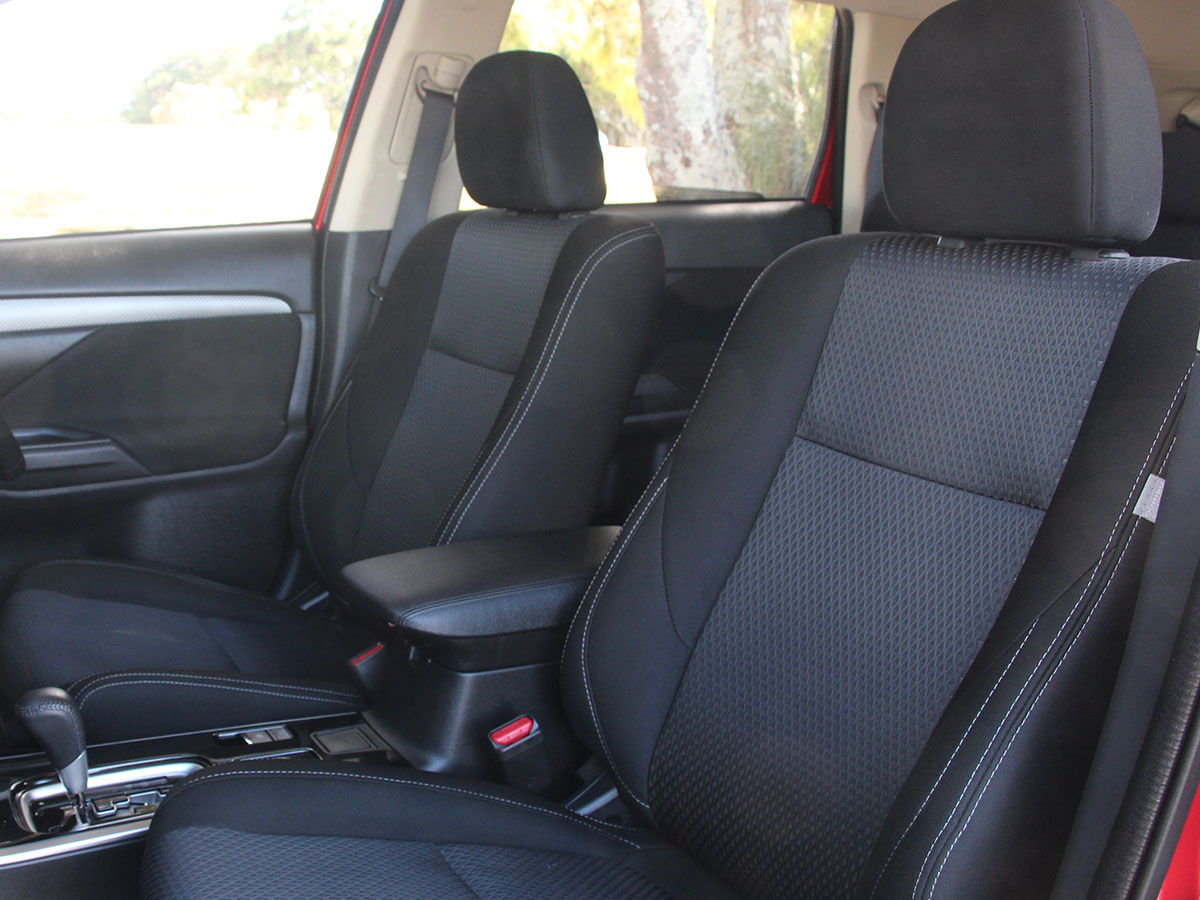 2017 Mitsubishi Outlander LS 4WD 2.4L Petrol 7 Seater Automatic