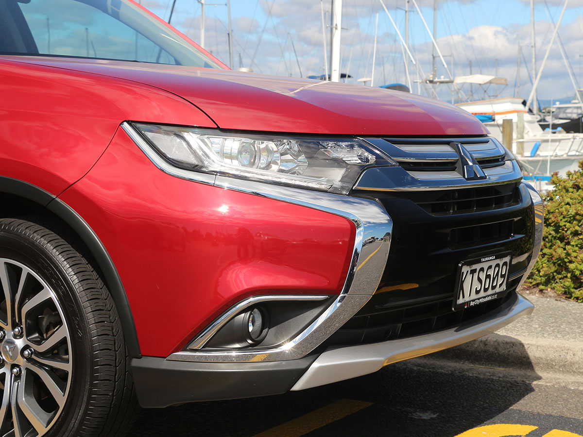 2017 Mitsubishi Outlander LS 4WD 2.4L Petrol 7 Seater Automatic