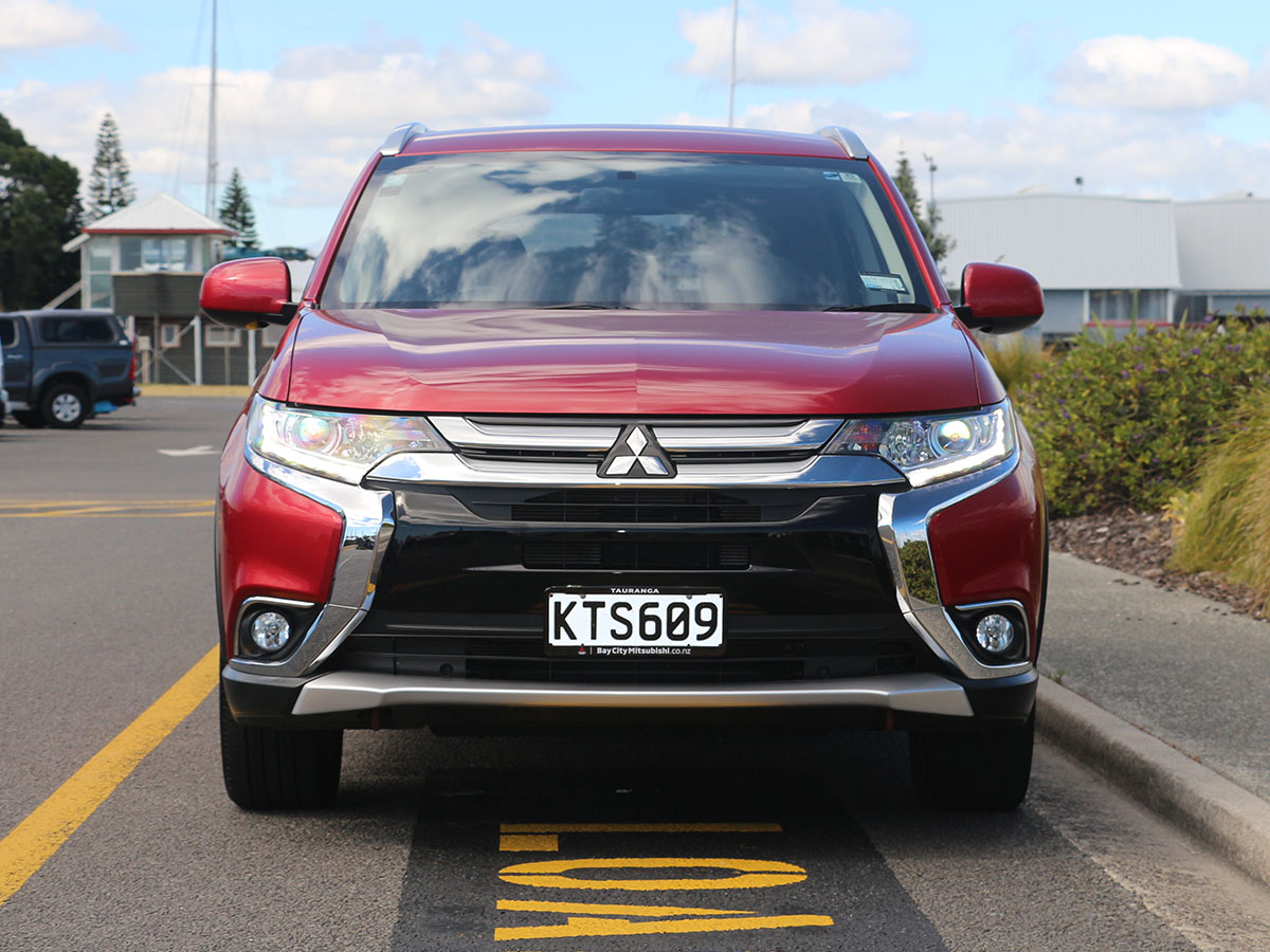 2017 Mitsubishi Outlander LS 4WD 2.4L Petrol 7 Seater Automatic
