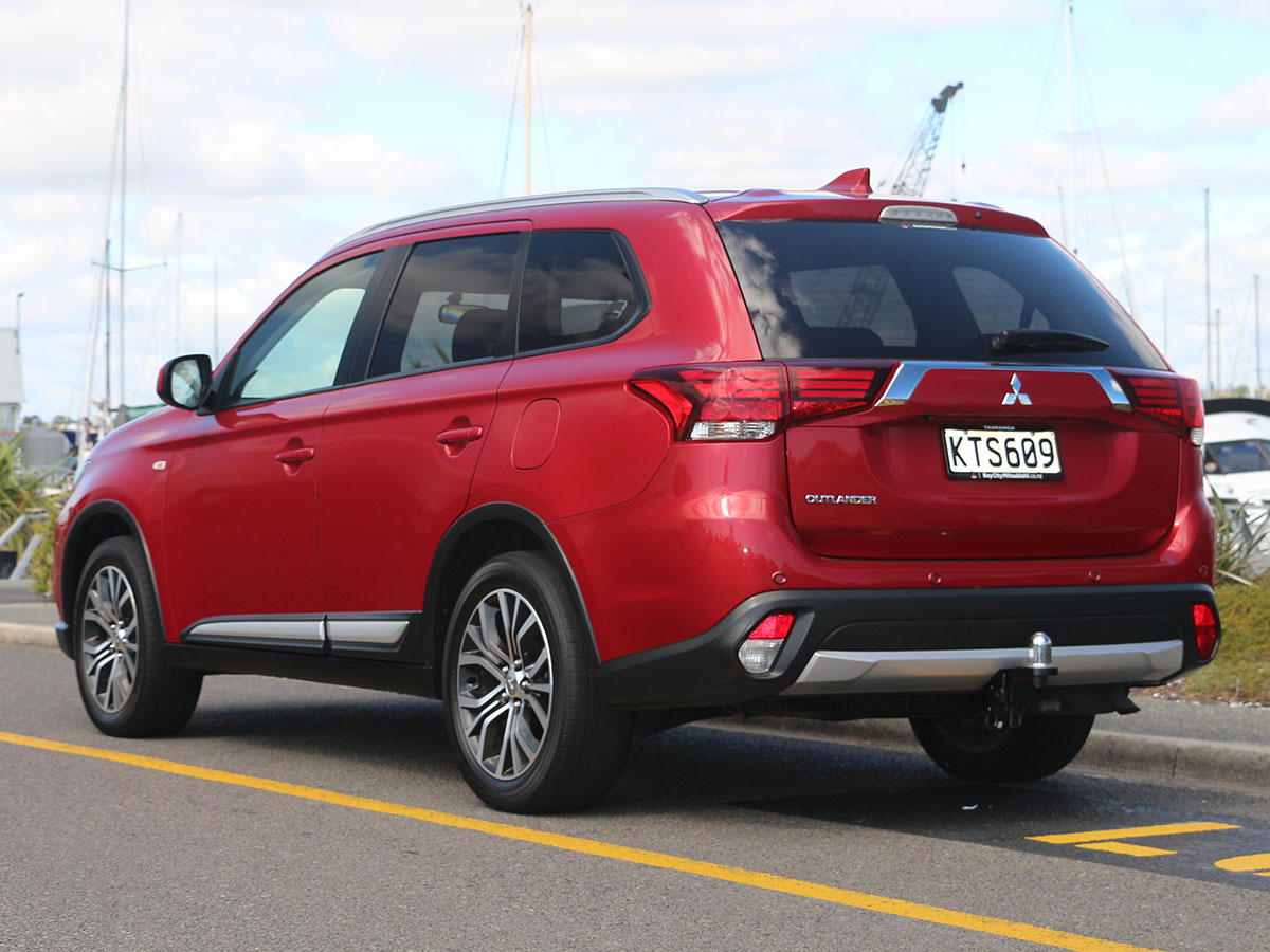 2017 Mitsubishi Outlander LS 4WD 2.4L Petrol 7 Seater Automatic
