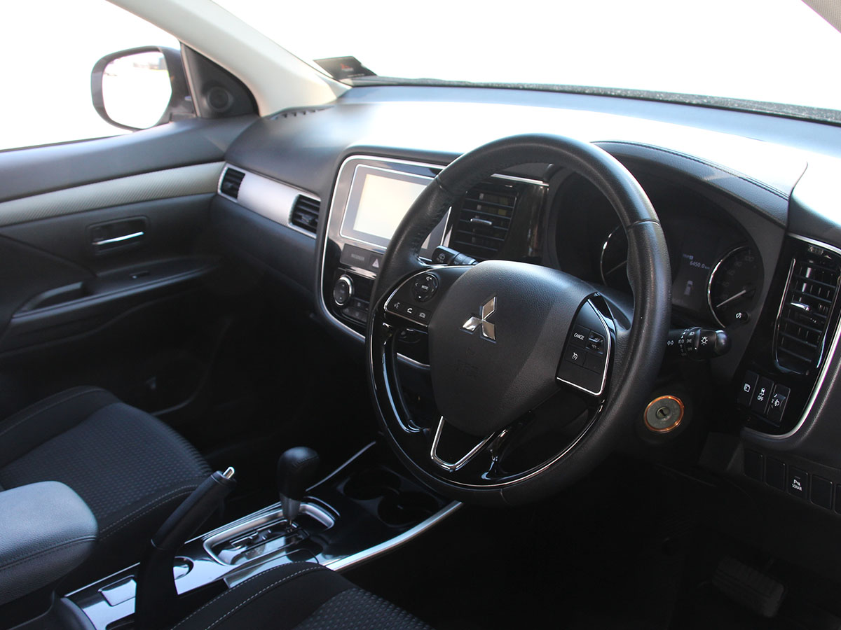 2017 Mitsubishi Outlander LS 2.0L Petrol 2WD 7 Seater