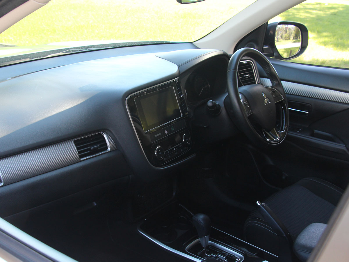 2017 Mitsubishi Outlander LS 2.0L Petrol 2WD 7 Seater