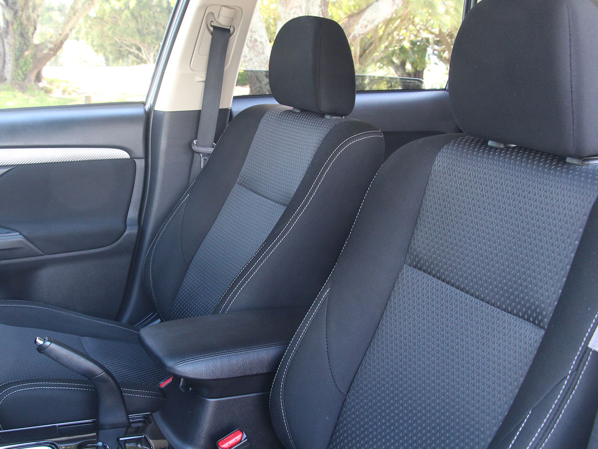 2017 Mitsubishi Outlander LS 2.0L Petrol 2WD 7 Seater