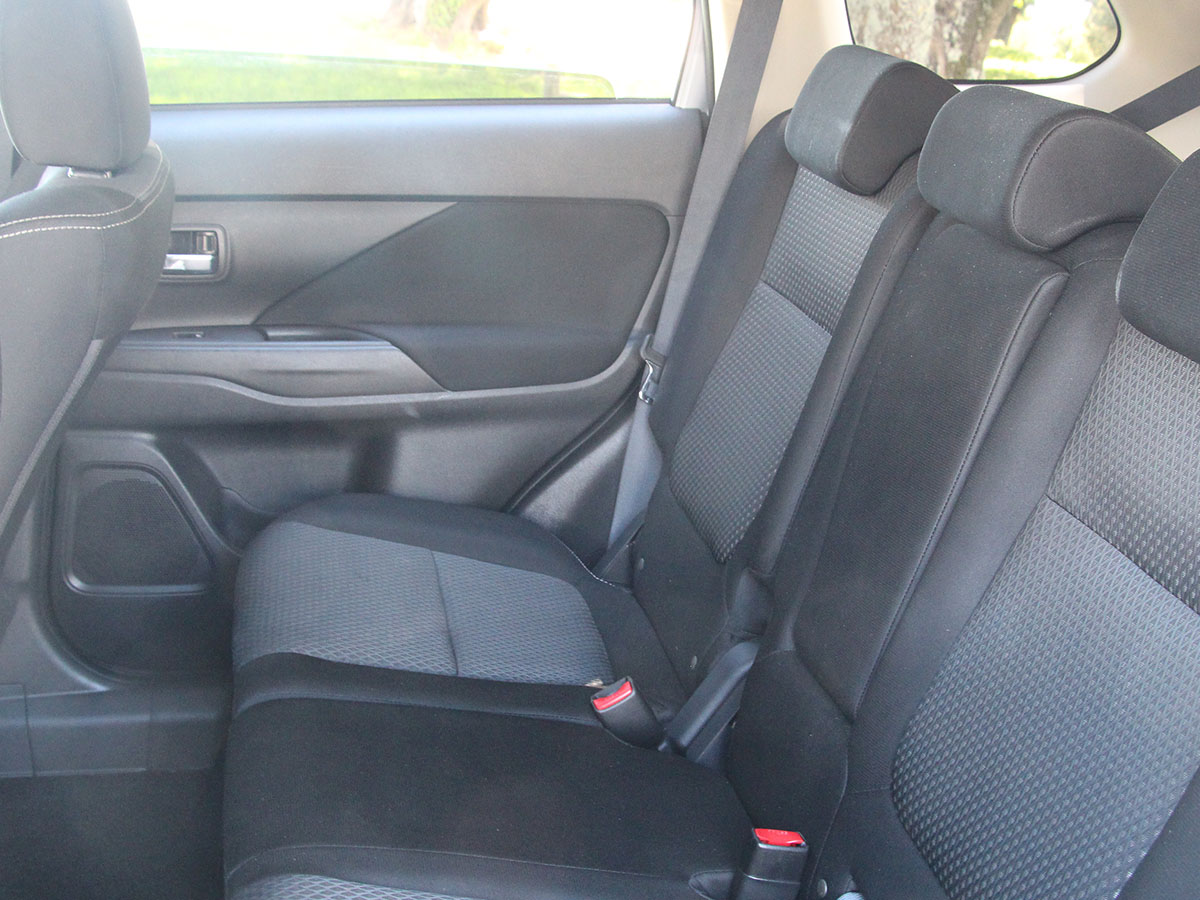 2017 Mitsubishi Outlander LS 2.0L Petrol 2WD 7 Seater