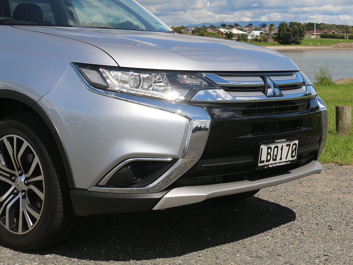 2017 Mitsubishi Outlander LS 2.0L Petrol 2WD 7 Seater