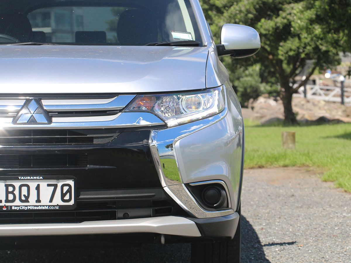 2017 Mitsubishi Outlander LS 2.0L Petrol 2WD 7 Seater