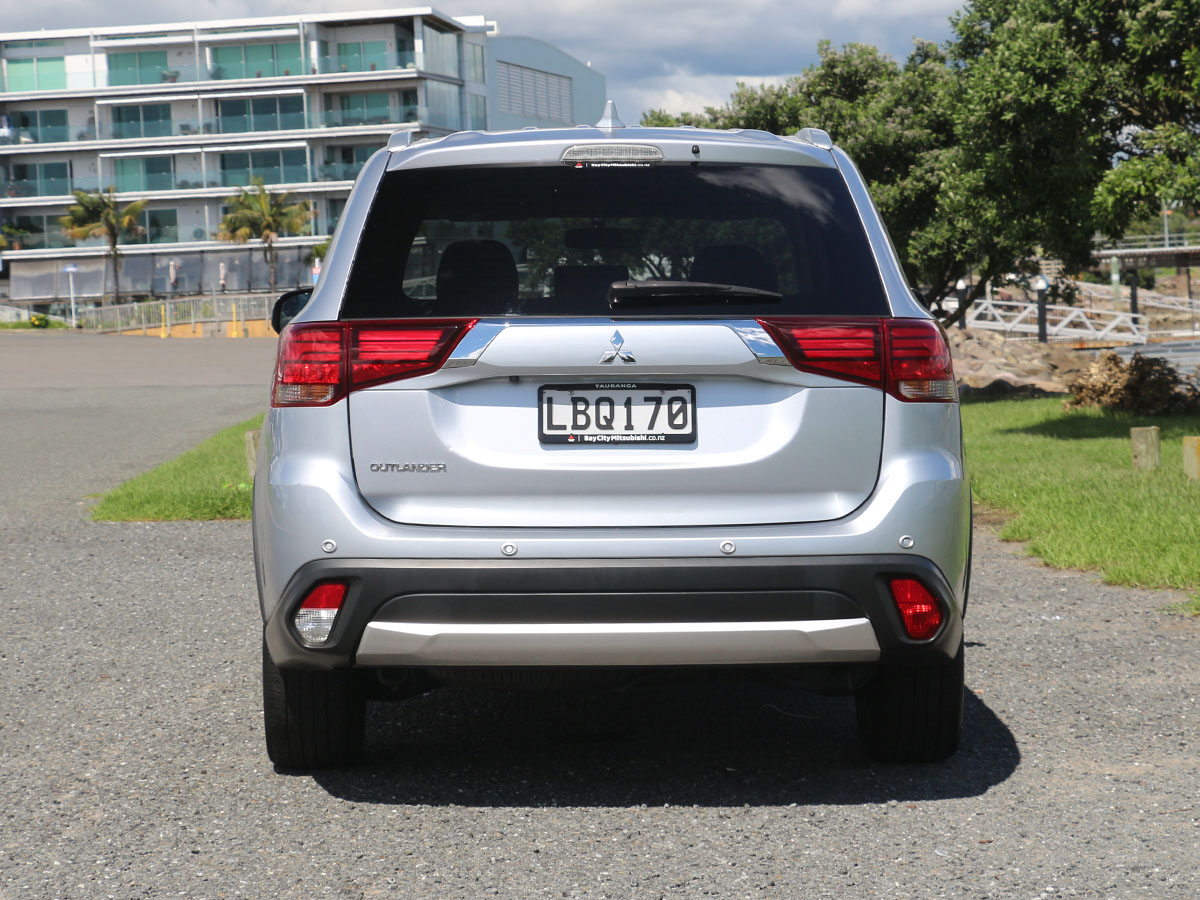 2017 Mitsubishi Outlander LS 2.0L Petrol 2WD 7 Seater