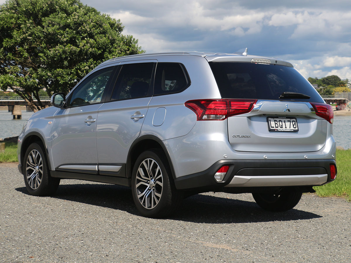 2017 Mitsubishi Outlander LS 2.0L Petrol 2WD 7 Seater