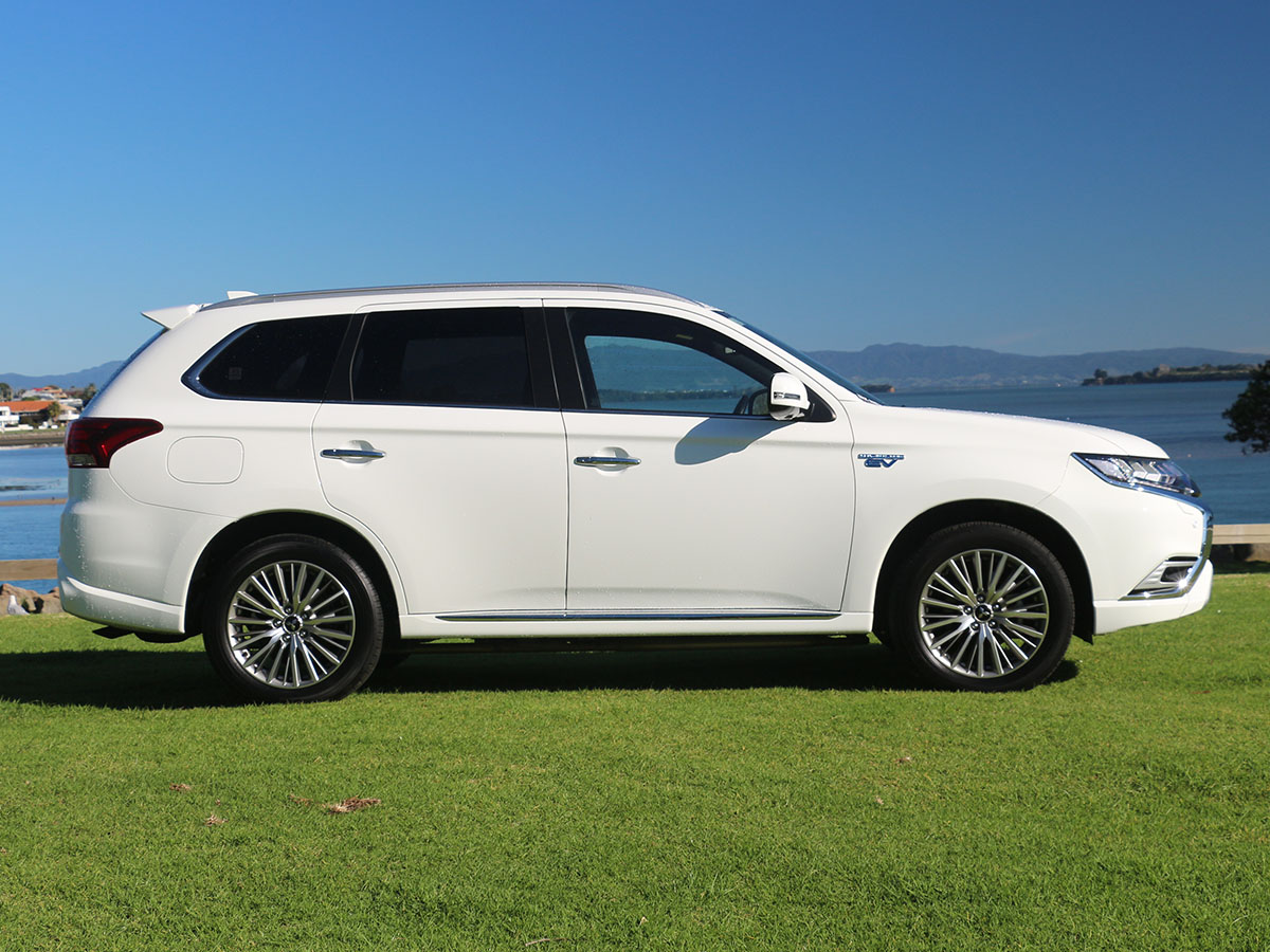 2021 Mitsubishi Outlander VRX PHEV 4WD