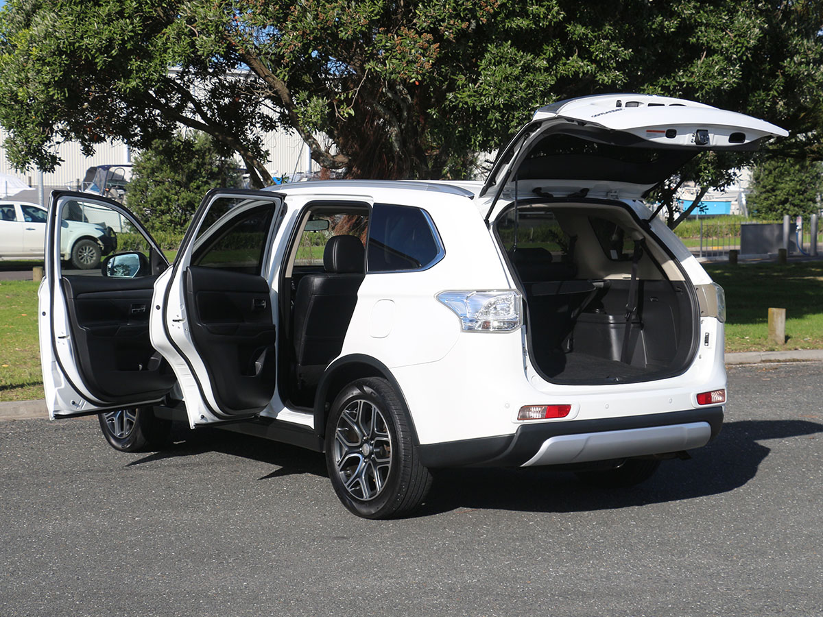 2015 Mitsubishi Outlander VRX 2.4L Petrol 4WD 7 Seater