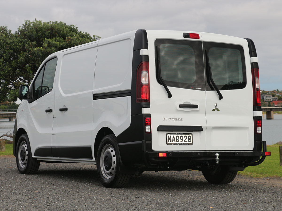 2020 Mitsubishi Express 2.0L Turbo Diesel 6 Speed Auto