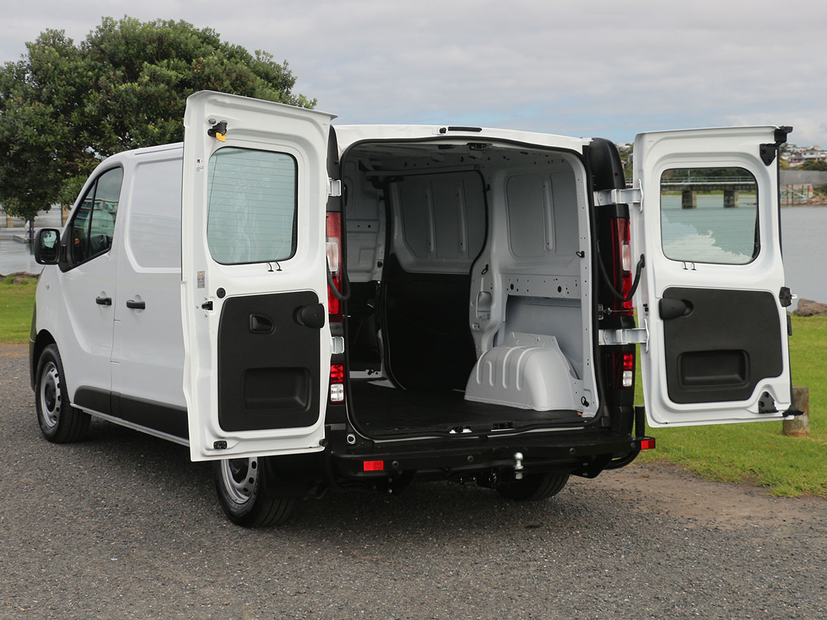 2020 Mitsubishi Express 2.0L Turbo Diesel 6 Speed Auto