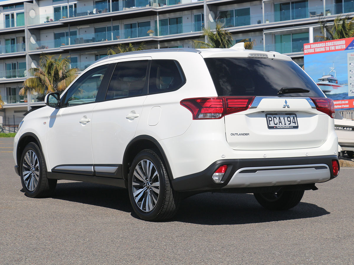 2022 Mitsubishi Outlander LS 2WD 2.4L Petrol 7 Seater